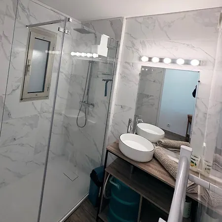 T3 Spacieux,2chambres,clim,piscine Апартаменты *